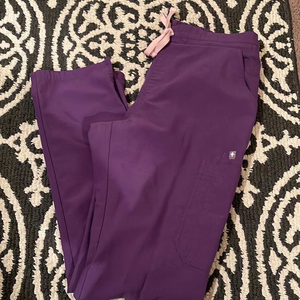 FIGS Purple scrub set